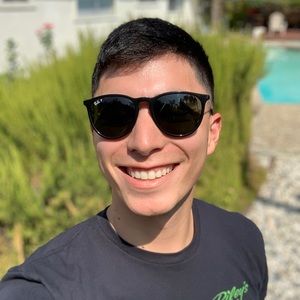 Meet your Posher, Travis